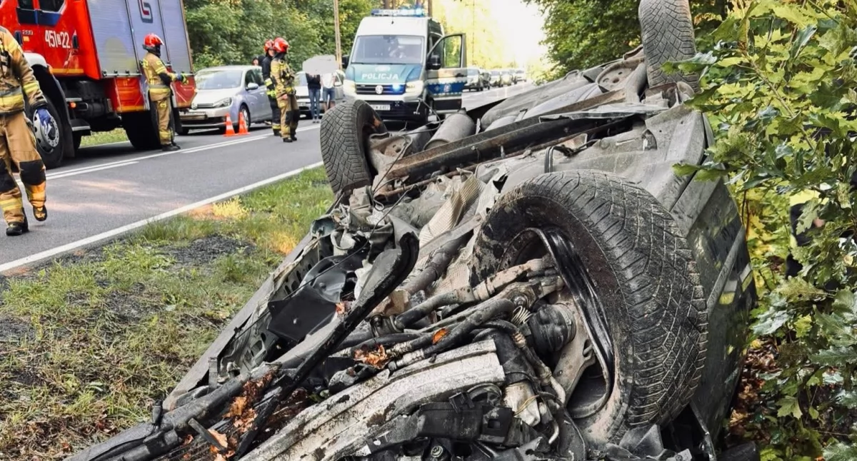 Wypadki drogowe, Poranny wypadek Jedna osoba znajdowała pojazdem - zdjęcie, fotografia