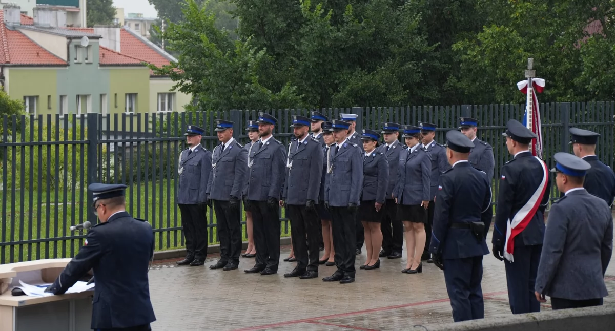 Policja - kryminalne, Podajemy nazwiska policjantów którzy otrzymali awans wyższy stopień zawodowy [GALERIA] - zdjęcie, fotografia