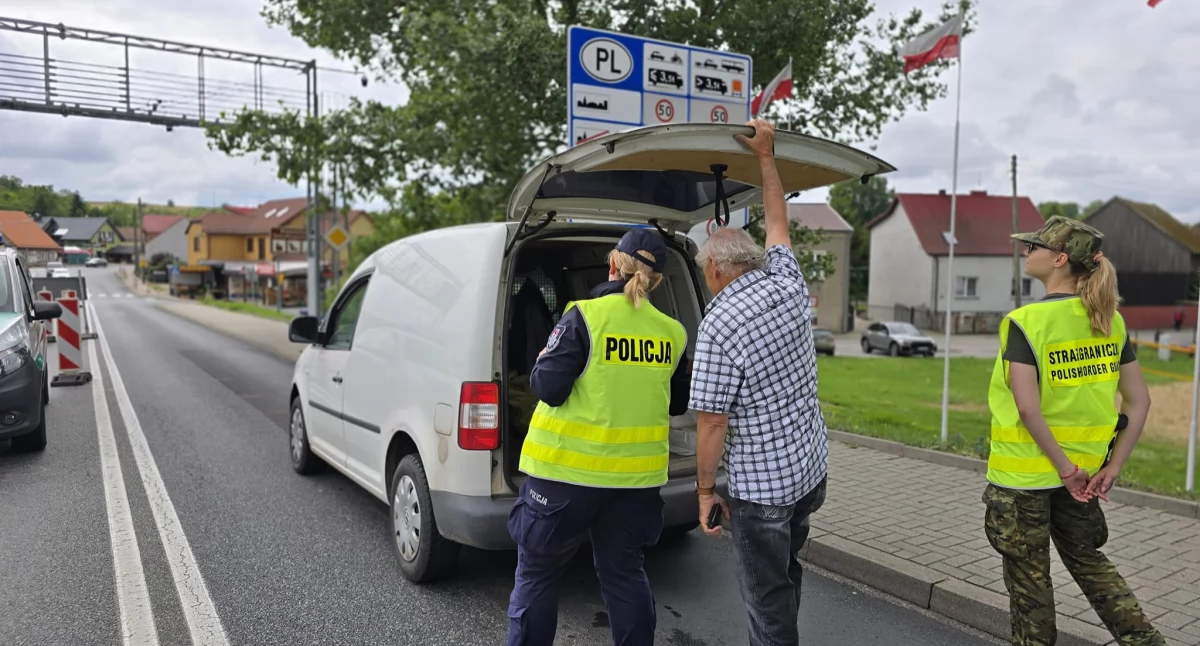 Policja - kryminalne, Policja cały monitoruje granicę polsko niemiecką [GALERIA] - zdjęcie, fotografia