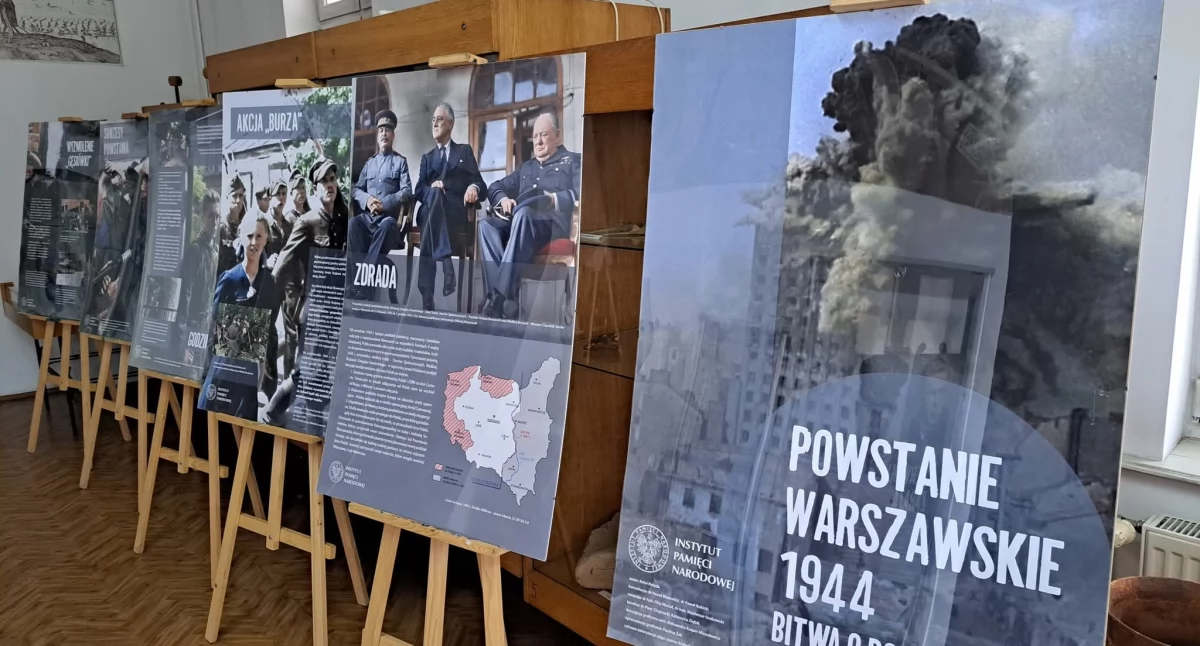 Wystawy Warsztaty, Zapraszają wystawę Powstaniu Warszawskim - zdjęcie, fotografia