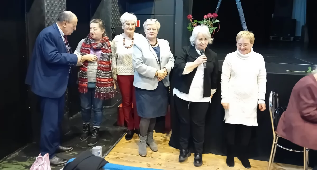 Seniorzy, otwiera zapisy akademicki - zdjęcie, fotografia
