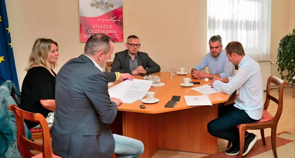 Inwestycje, Podpisanie umów ramach programu Zabytki - zdjęcie, fotografia