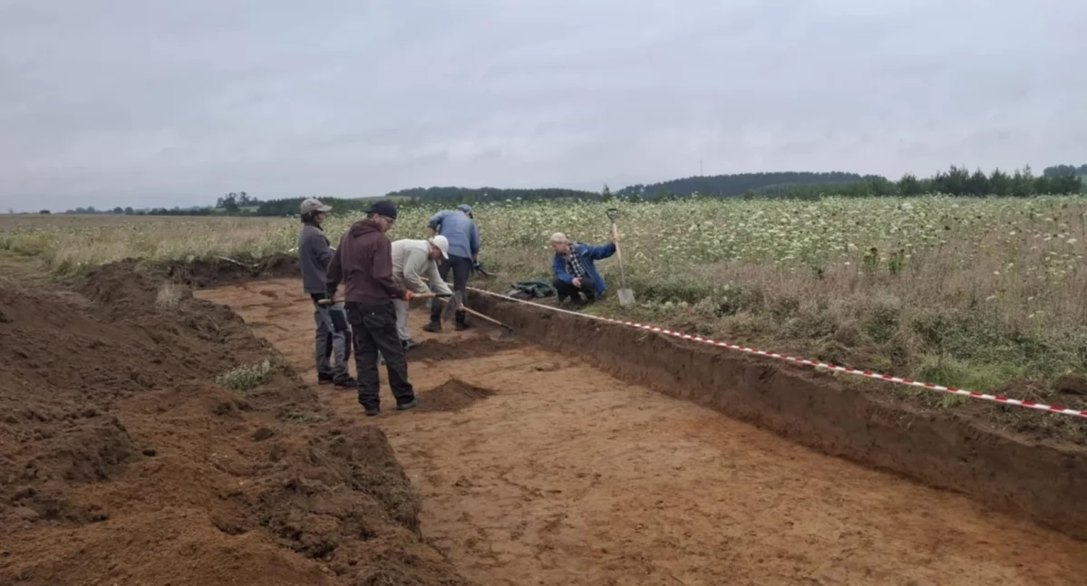 Wystawy Warsztaty, Dzień otwarty wykopalisku archeologicznym - zdjęcie, fotografia
