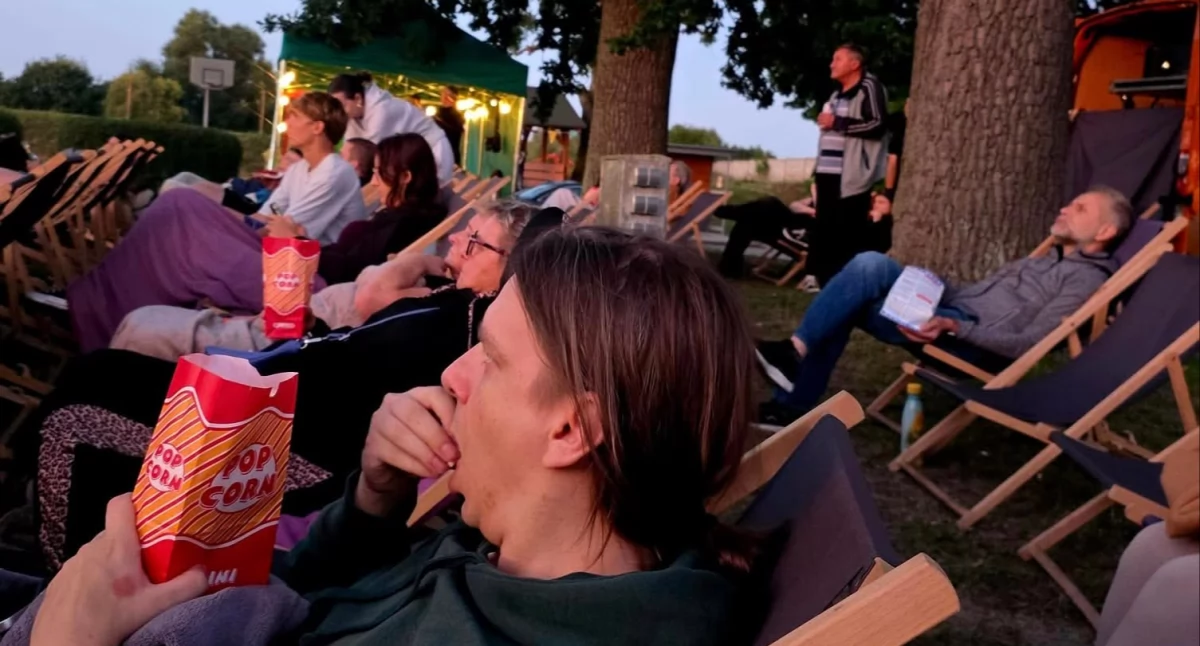 Kino, Bartkowie oglądali filmy chmurką [ZDJĘCIA] - zdjęcie, fotografia