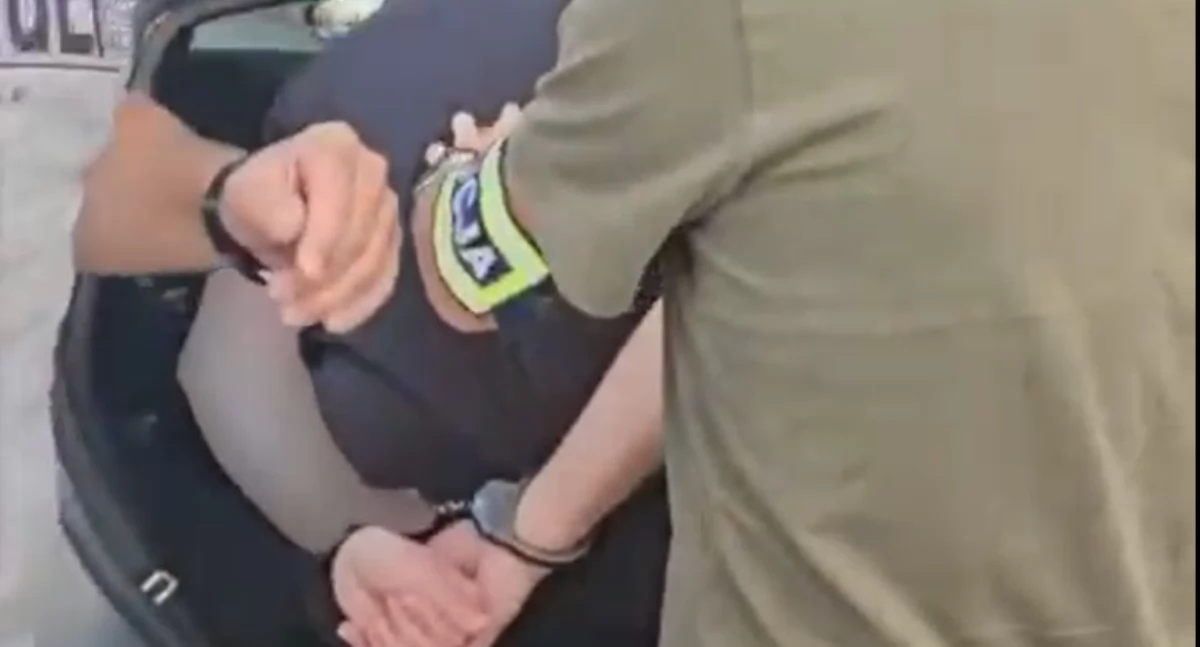 Policja - kryminalne, Mężczyzna który ukradł ponad tysięcy złotych rękach gryfińskiej policji - zdjęcie, fotografia