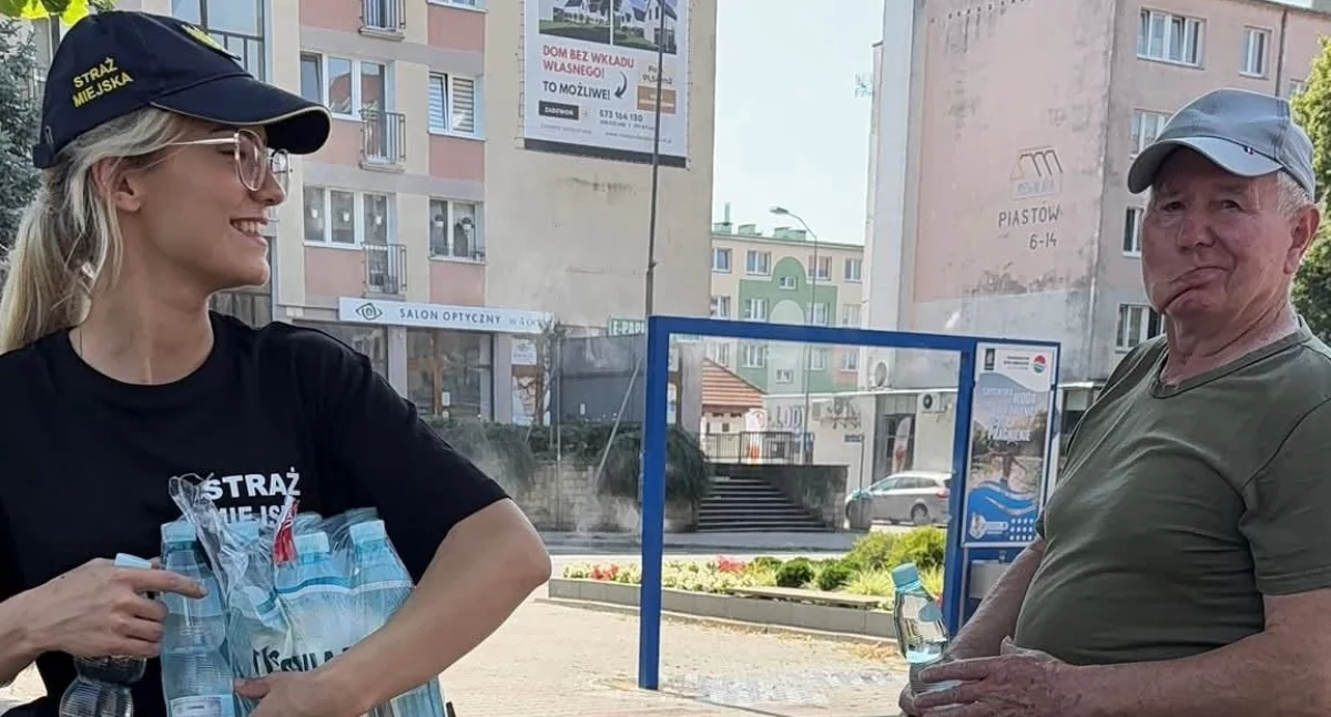 Zdrowie, Ładna miła rozdawała wodę [GALERIA] - zdjęcie, fotografia