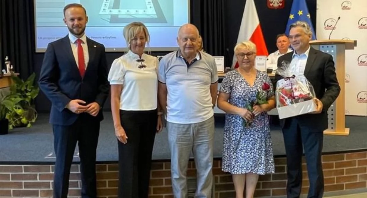 Seniorzy, Kornel spędził gryfińskim szpitalu! - zdjęcie, fotografia