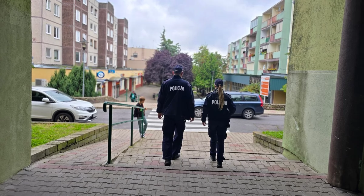 Policja - kryminalne, Dzielnicowi akcji - zdjęcie, fotografia