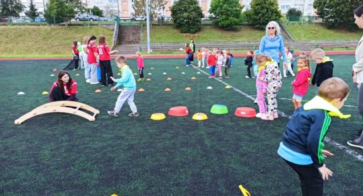 Szkoły i przedszkola, Calineczka sportowo - zdjęcie, fotografia