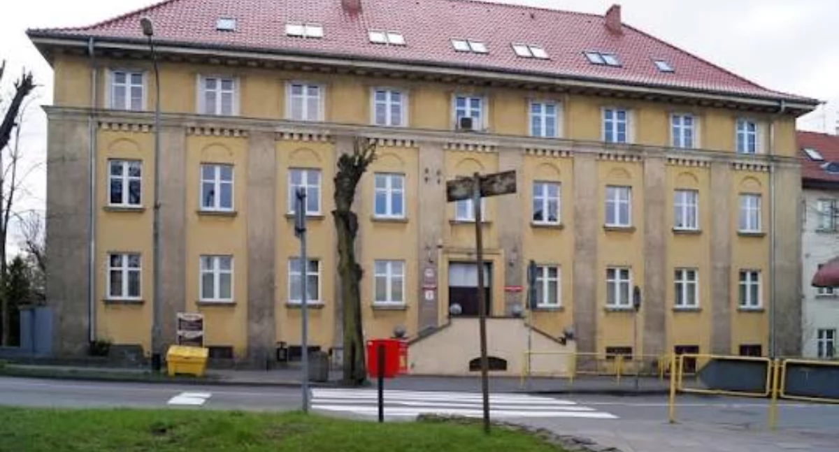 Straż pożarna, piątek wybuchł pożar budynku gryfińskiego sądu - zdjęcie, fotografia