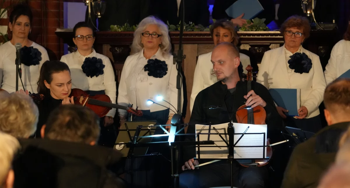 Koncerty muzyka, piękny wyjątkowy koncert [GALERIA] - zdjęcie, fotografia