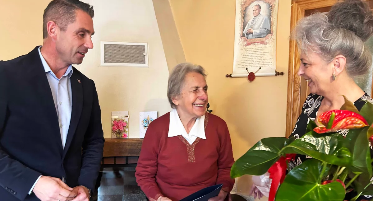 Seniorzy, Ludwika obchodzi urodziny! - zdjęcie, fotografia