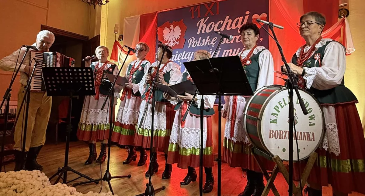 Uroczystości, Świętowali rocznicę odzyskania niepodległości wspólnie ludowymi kapelami [GALERIA] - zdjęcie, fotografia