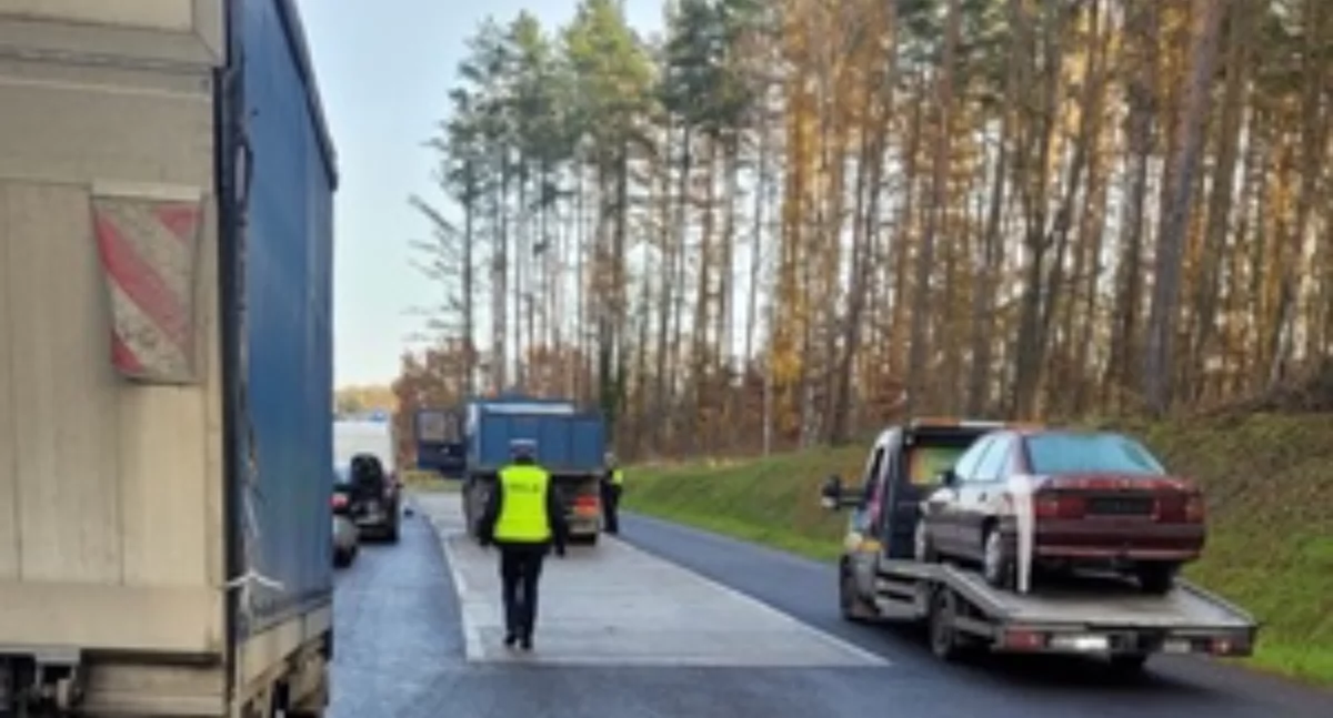 Wypadki drogowe, Policjanci sprawdzili pojazdów zatrzymali dowodów rejestracyjnych - zdjęcie, fotografia