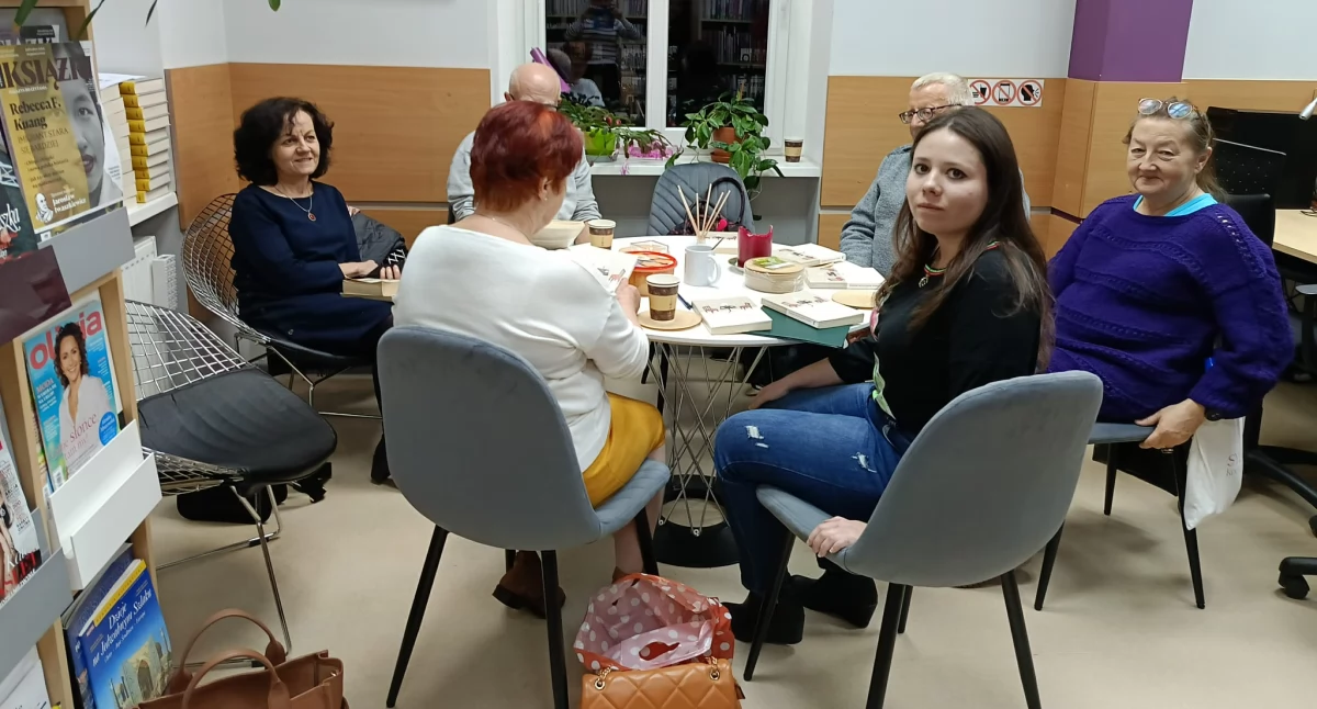 Książki, bibliotece znów dyskutowali literaturze - zdjęcie, fotografia