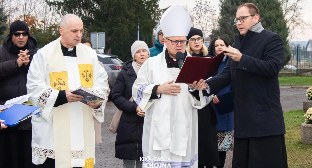 Inicjatywy społeczne, Uroczystość poświęcenia Grobu Dzieci Utraconych - zdjęcie, fotografia
