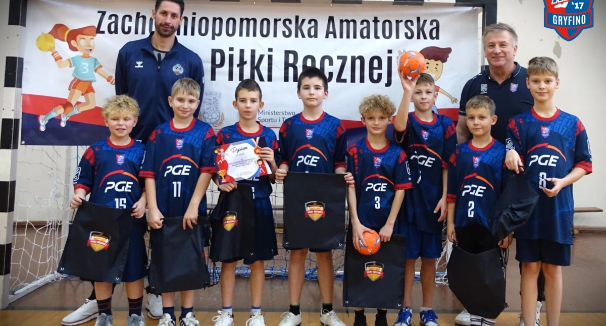 Piłka ręczna, Grali oczach krotnego reprezentanta Polski - zdjęcie, fotografia