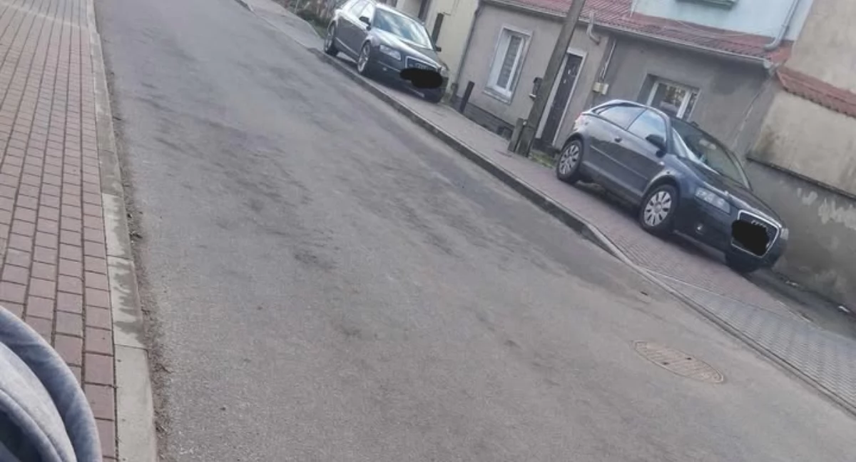 Interwencje, REDAKCJI Regularnie parkują chodniku przejść - zdjęcie, fotografia