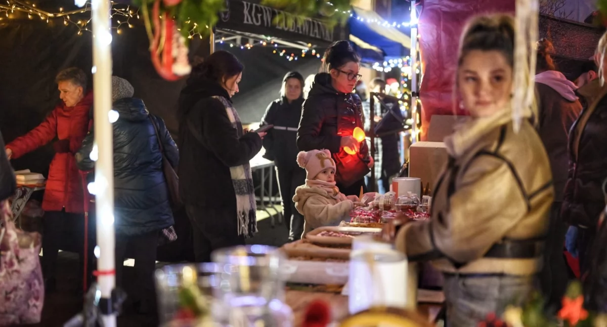 Imprezy, Baniach odbył Wieczorny Jarmark Bożonarodzeniowy [GALERIA] - zdjęcie, fotografia