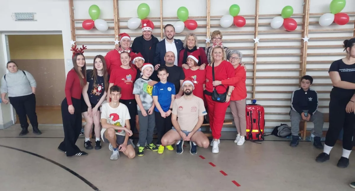 Akcje charytatywne, wyglądały mikołajki Gryfino [WIDEO] - zdjęcie, fotografia