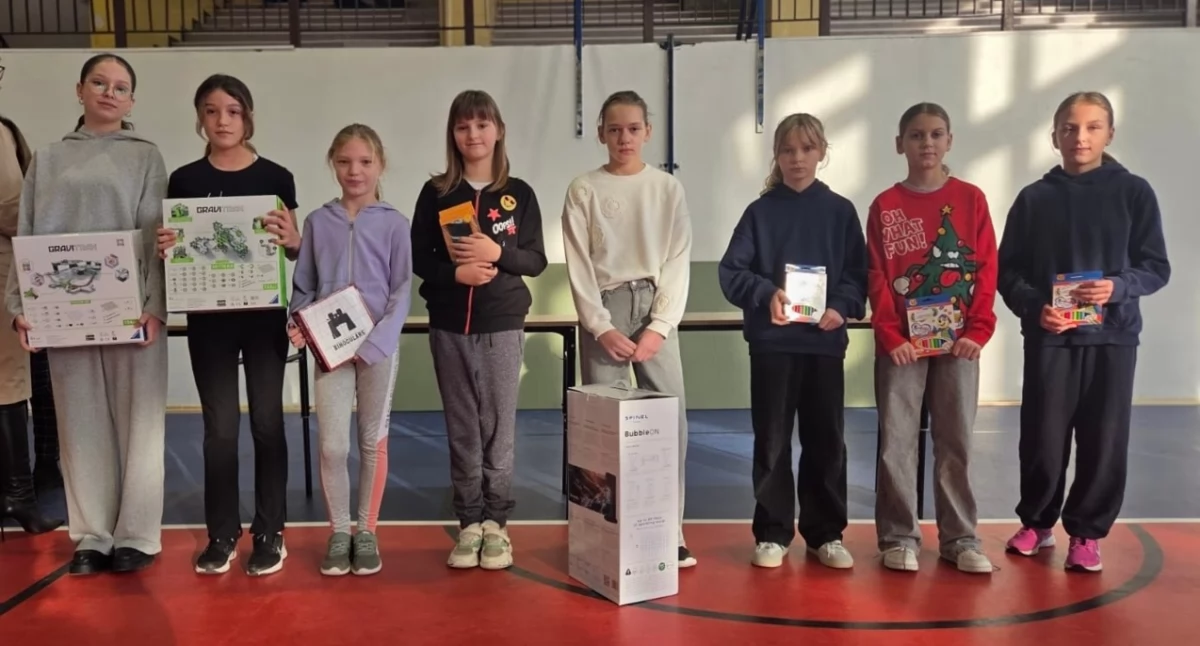 Szkoły i przedszkola, Wręczenie nagród konkursie ekologicznym szkoła - zdjęcie, fotografia