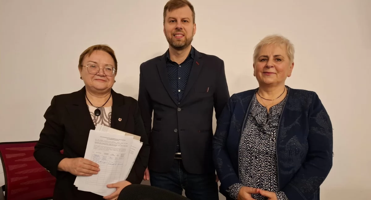 Interwencje, Radni Prawa Sprawiedliwości napisali Marszałka petycję sprawie wydłużenia trasy pociągu - zdjęcie, fotografia