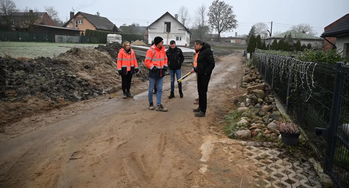 Inwestycje, Rozpoczęła przebudowa drogi dojazdowej oczyszczalni ścieków [GALERIA] - zdjęcie, fotografia