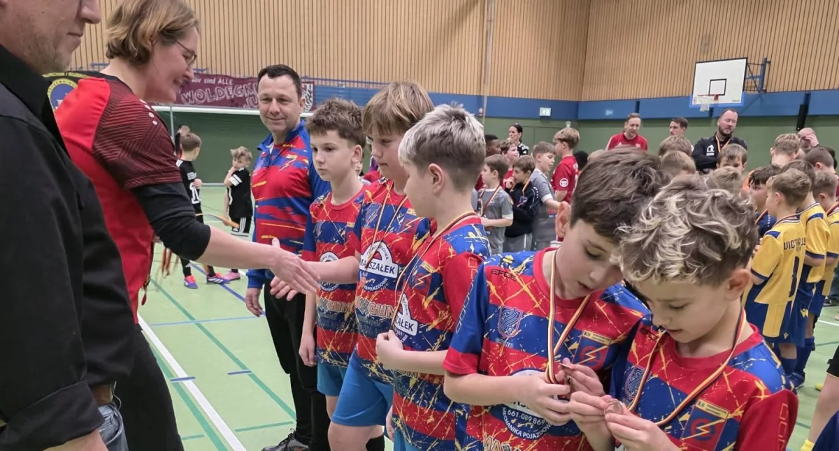 Piłka nożna, Podium pierwszym turnieju roku! [GALERIA] - zdjęcie, fotografia