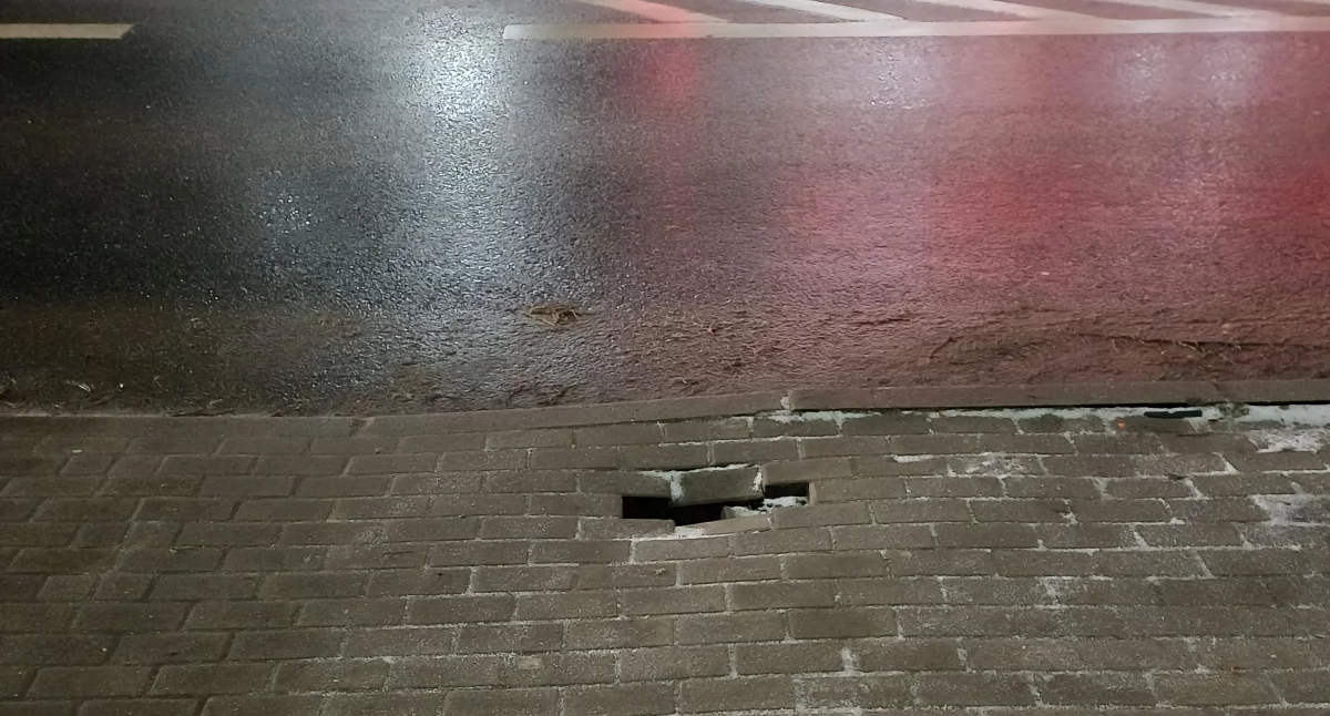 Interwencje, REDAKCJI Zalipiu można skręcić nogę - zdjęcie, fotografia