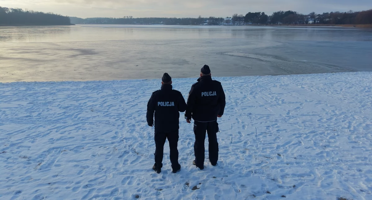 Info, Gryfińscy policjanci ostrzegają przed wchodzeniem - zdjęcie, fotografia
