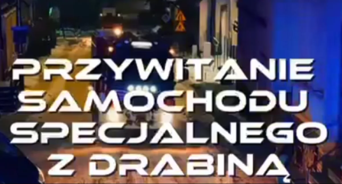 Straż pożarna, Cała społeczność przywitała samochód specjalny drabiną mechaniczną [WIDEO] - zdjęcie, fotografia