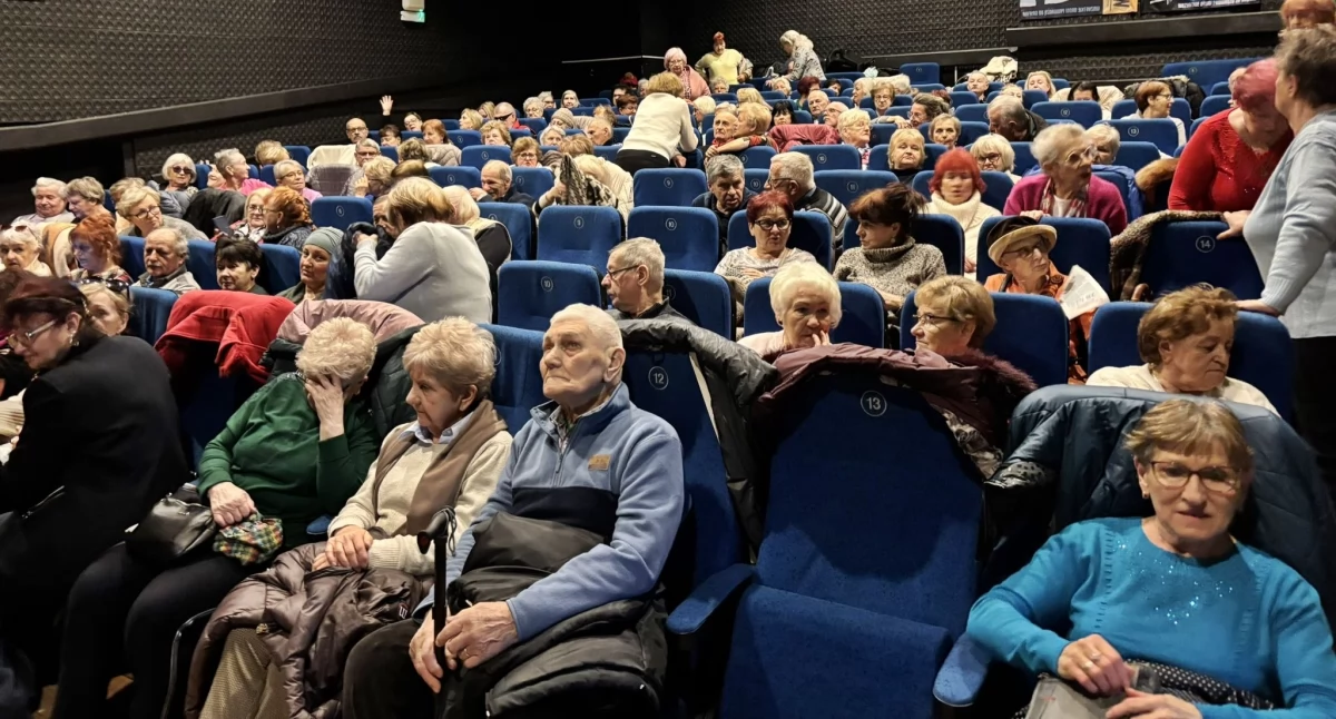 Kino, Gryfińscy seniorzy lubią chodzić poniedziałki [GALERIA] - zdjęcie, fotografia
