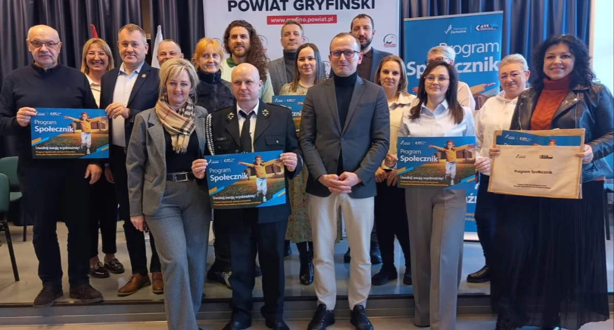 Samorządowcy, Dotacje ramach Społecznika zostały rozdane - zdjęcie, fotografia