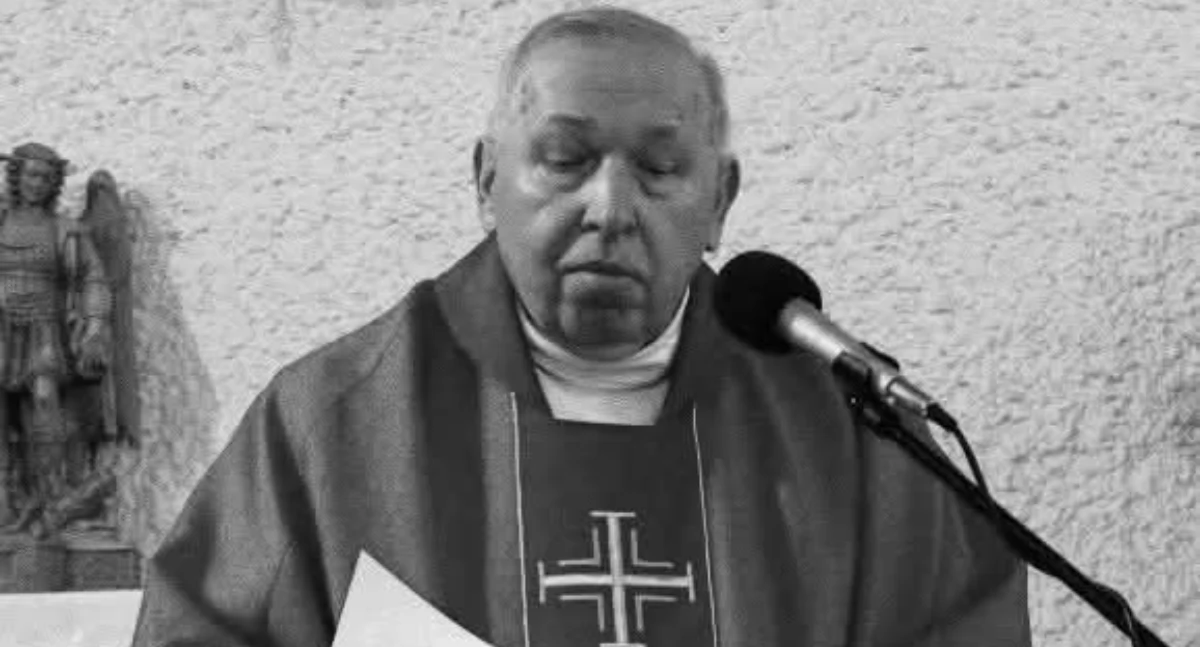 Odeszli, Pogrzeb proboszcza Gołębiowskiego odbędzie czwartek - zdjęcie, fotografia