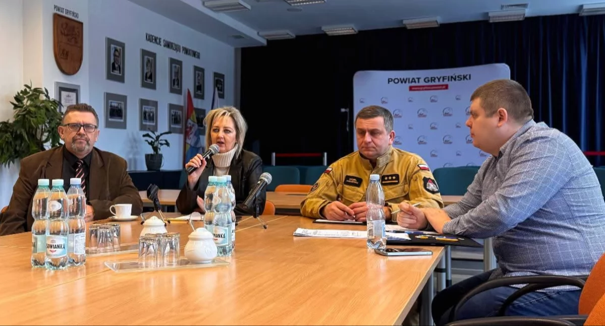 Zwierzęta, Ptasia grypa powiecie Zebrał sztab - zdjęcie, fotografia