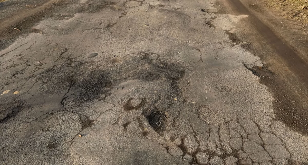 Inwestycje, Chcą przebudować drogę powiatową która znajduje fatalnym stanie - zdjęcie, fotografia