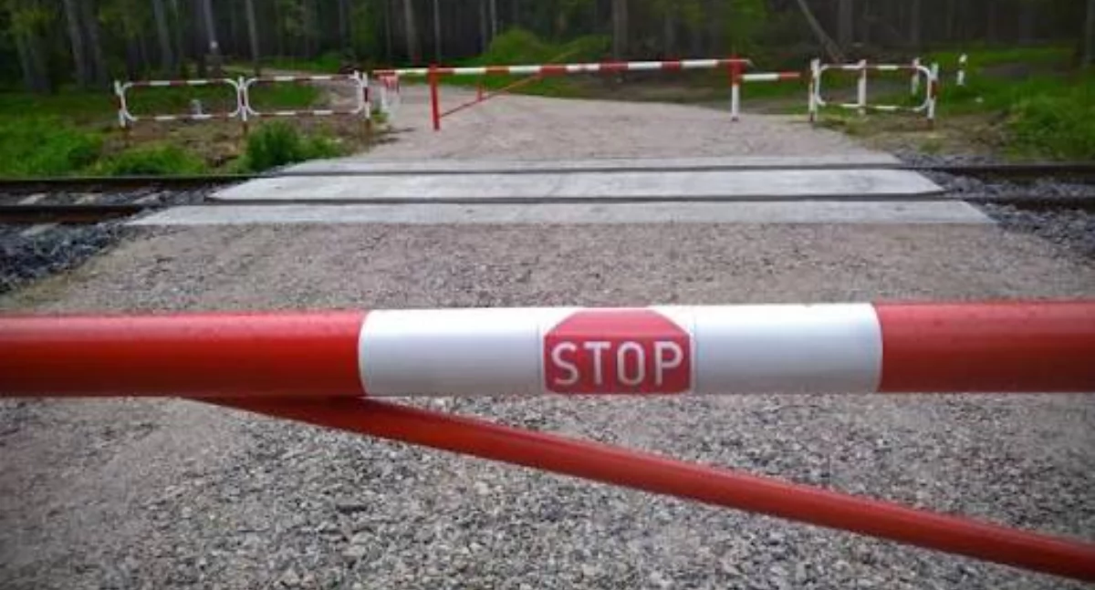 Transport i komunikacja, Informacja utrudnieniach przejazdach drogowo kolejowych powiecie Gryfińskim - zdjęcie, fotografia