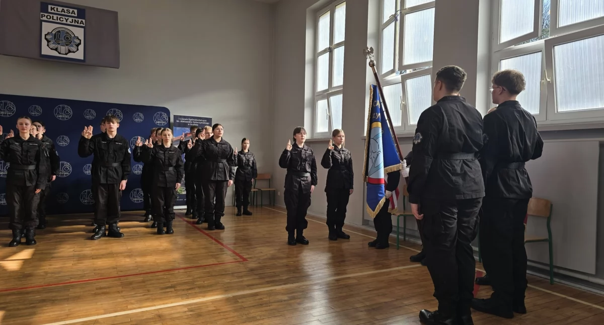 Szkoły i przedszkola, Uczniowie policyjnych złożyli ślubowanie [GALERIA] - zdjęcie, fotografia