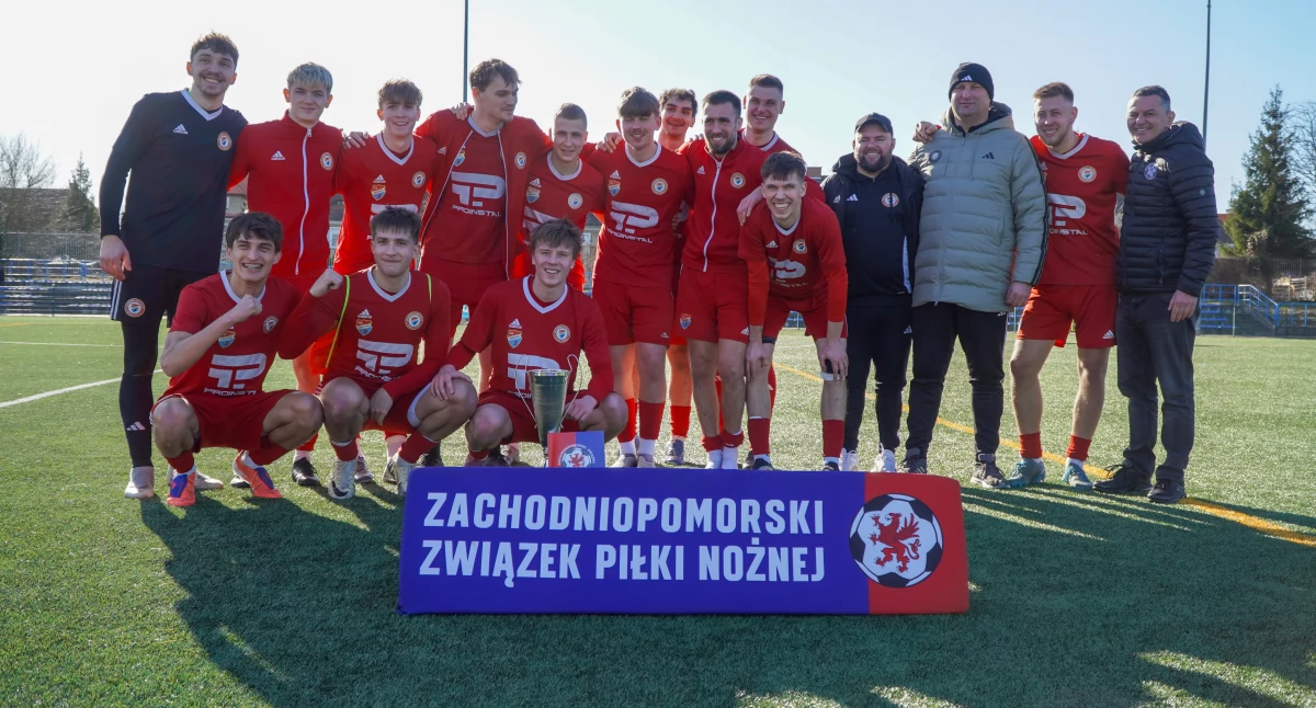 Piłka nożna, Chojna podium Zimowym Turnieju Puchar Prezesa [WYNIKI] - zdjęcie, fotografia