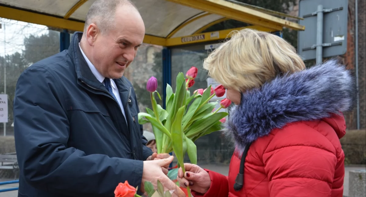 Uroczystości, Wyjątkowy Dzień Kobiet Gryfinie! Zaprasza Burmistrz Sawaryn - zdjęcie, fotografia