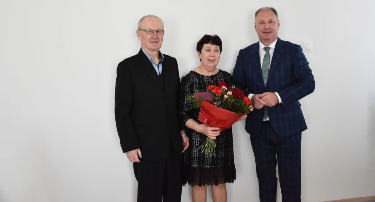 Seniorzy, Medale długoletnie pożycie małżeńskie - zdjęcie, fotografia