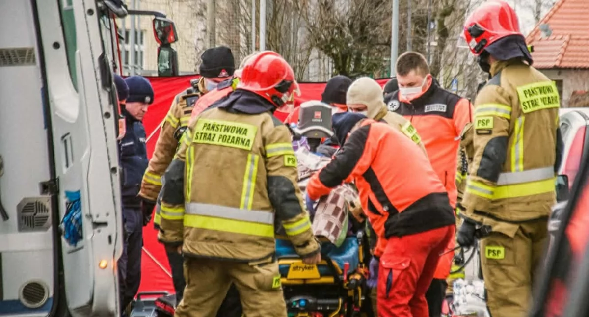 Straż pożarna, Strażacy medycy uratowali życie letniego mieszkańca Łubnicy - zdjęcie, fotografia
