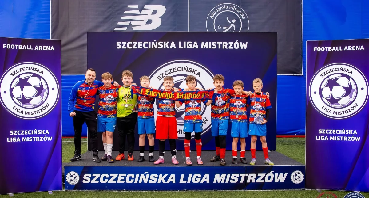 Piłka nożna, Gryfinianie zostali wicemistrzami Szczecińskiej Mistrzów! - zdjęcie, fotografia