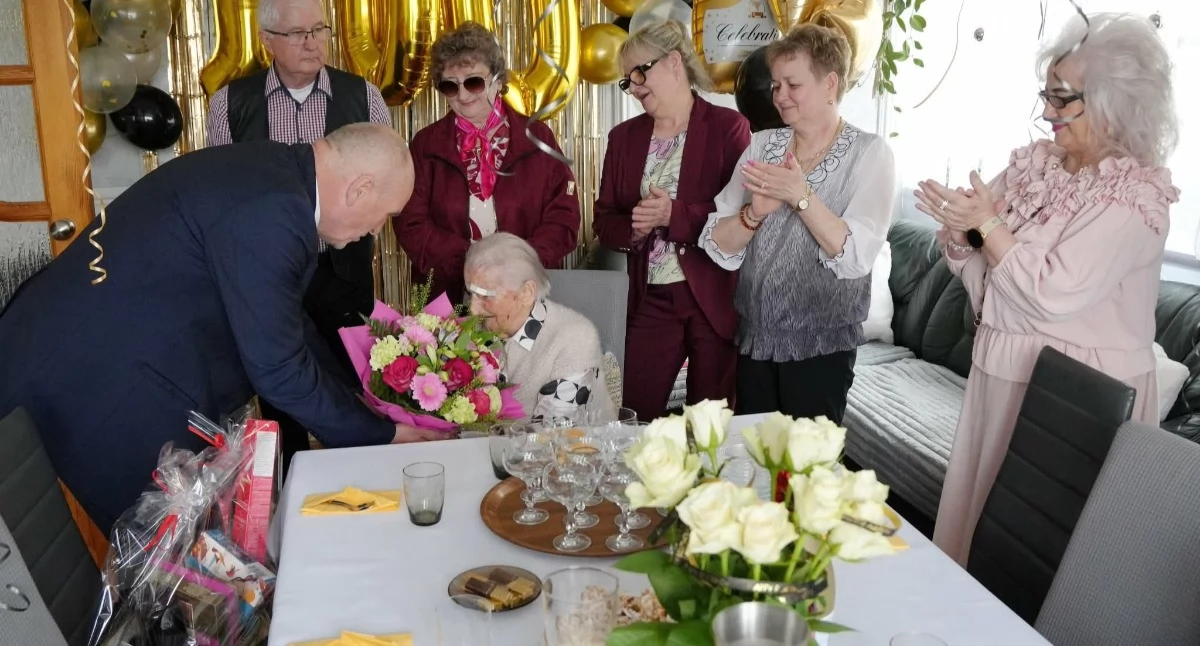 Seniorzy, Stanisława świętowała setne urodziny! - zdjęcie, fotografia
