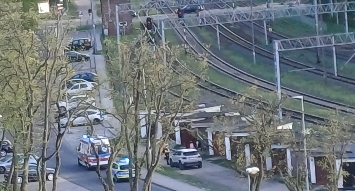 Wypadki drogowe, Wjeżdżając garażu przejechała mężczyznę [WIDEO] - zdjęcie, fotografia
