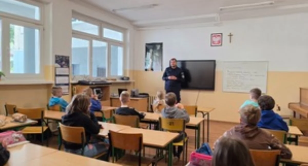 Szkoły i przedszkola, Cyberprzemoc odpowiedzialność karna zajęcia profilaktyczne Gryfinie - zdjęcie, fotografia