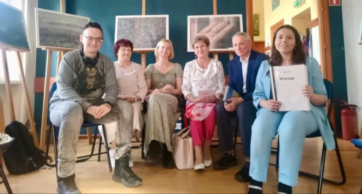 Ludzie Hobby, Lokalnych Literatów spotykamy czwartek! - zdjęcie, fotografia
