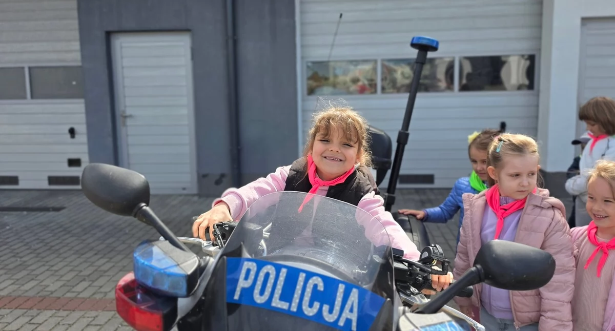 Szkoły i przedszkola, Przedszkolaki odwiedziły gryfińską komendę [GALERIA] - zdjęcie, fotografia