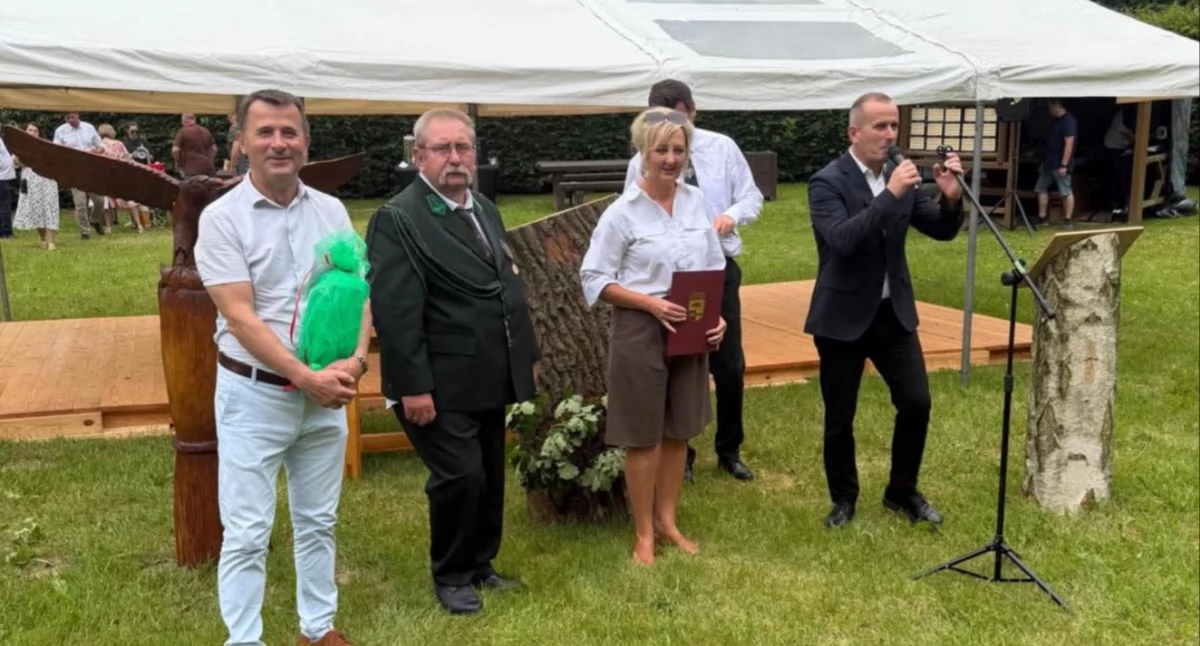 Imprezy, Orzeł obchodzi lecie - zdjęcie, fotografia