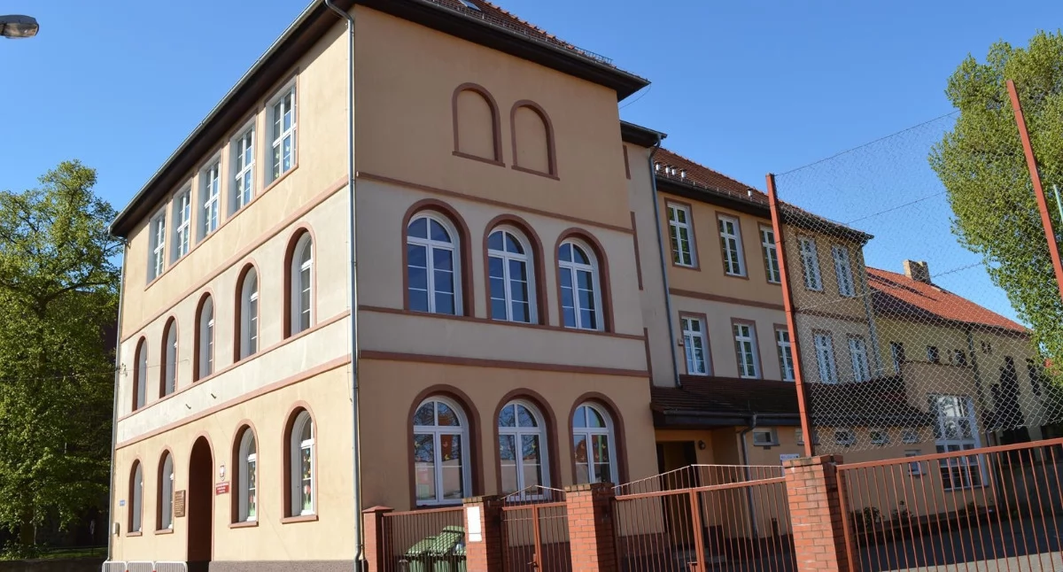 Szkoły i przedszkola, Edukacja barier Wielka modernizacja Szkoły Podstawowej - zdjęcie, fotografia
